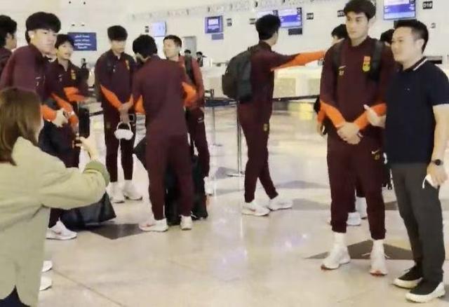 U23国足载誉而归 获高规格接机待遇